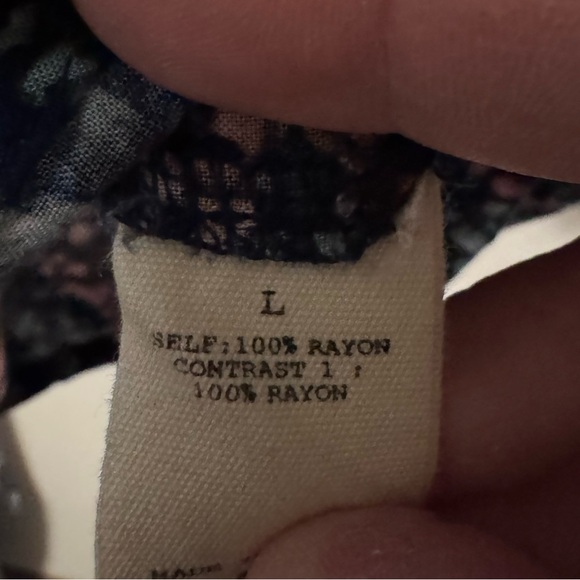 Gimmicks by BKE floral boho top Size Large - Picture 8 of 9